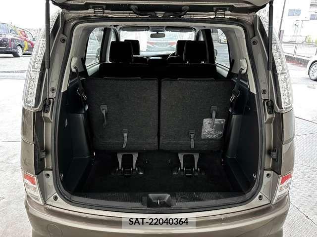 Toyota ISIS 2012-12 321093-10