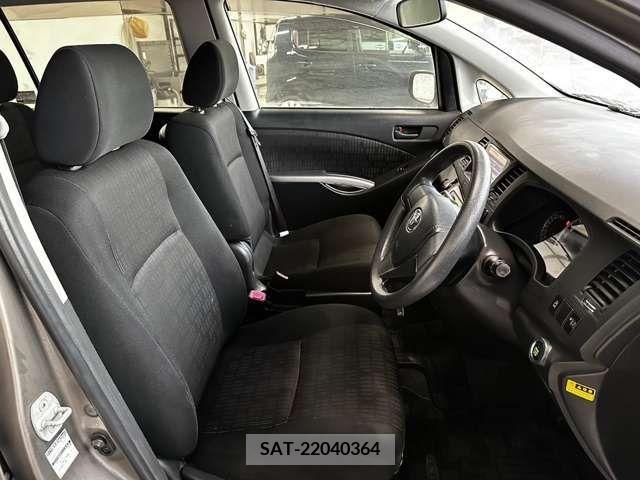Toyota ISIS 2012-12 321093-6