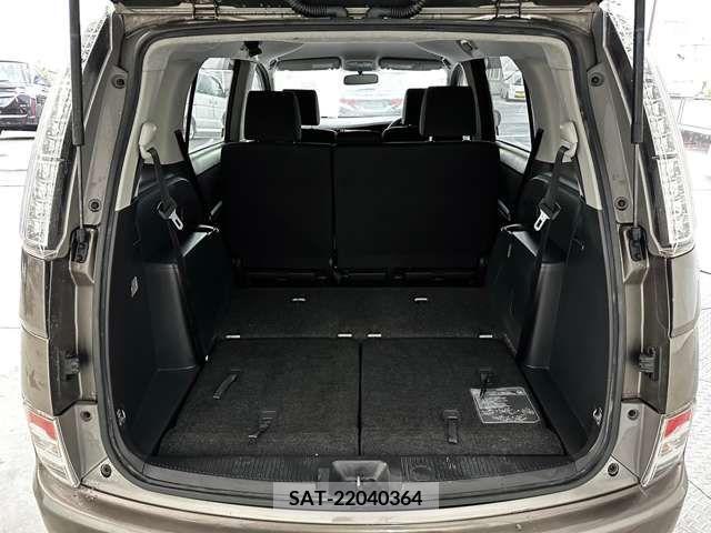 Toyota ISIS 2012-12 321093-12