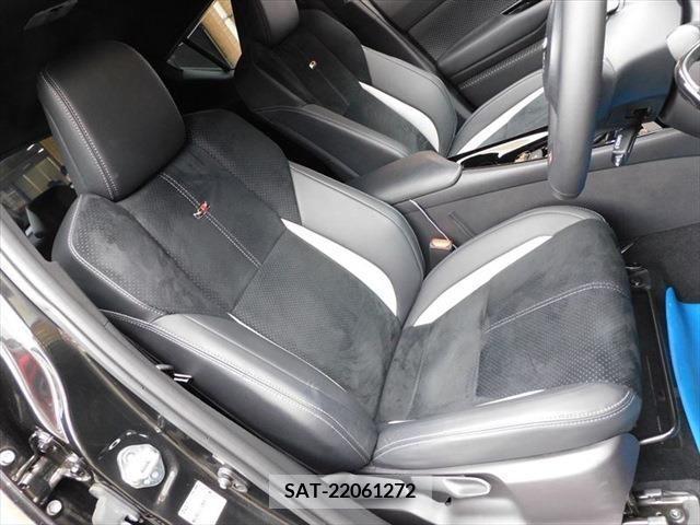 Toyota C-HR 2020-04 212407-12