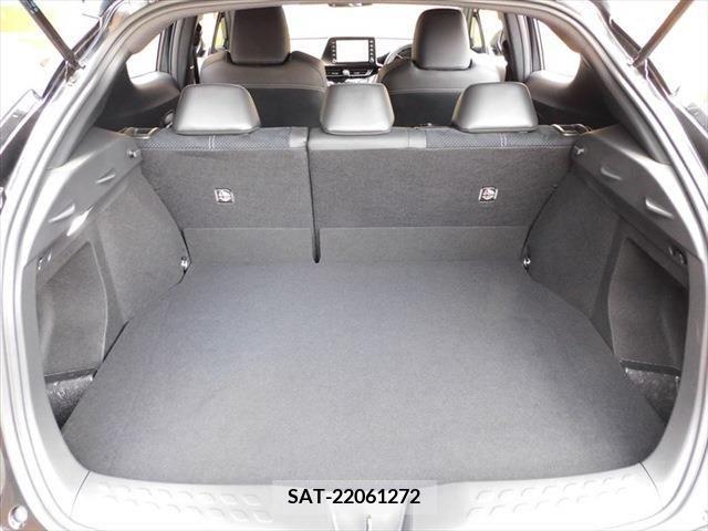Toyota C-HR 2020-04 212407-16