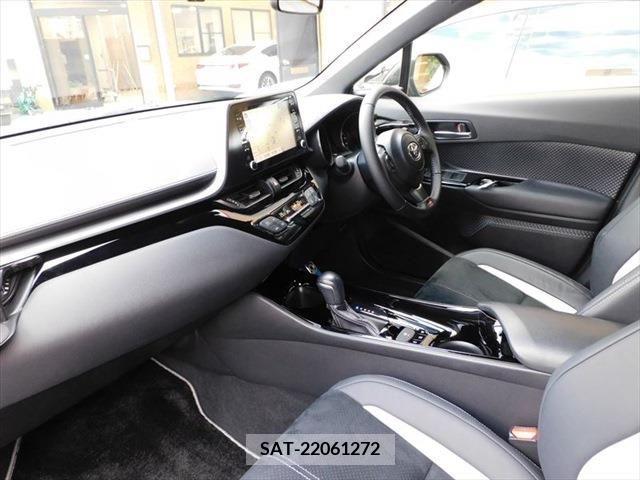 Toyota C-HR 2020-04 212407-13