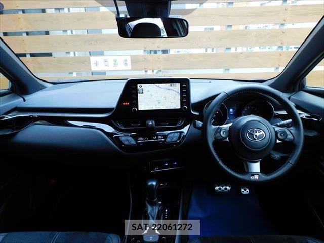 Toyota C-HR 2020-04 212407-10