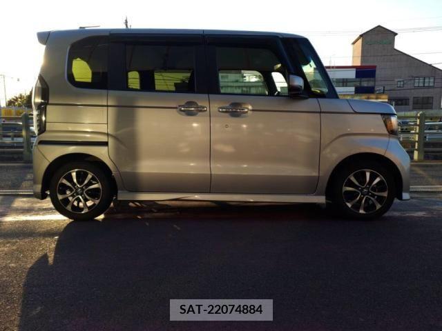 Honda N BOX CUSTOM 2017-10 251773-9