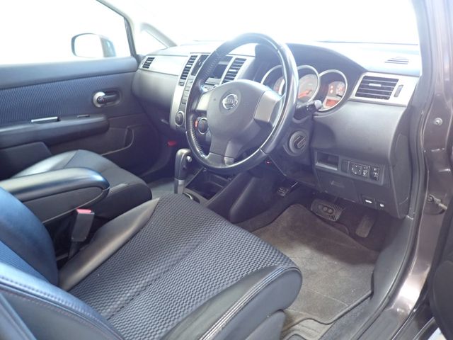 Nissan TIIDA 2009-02 186917-1