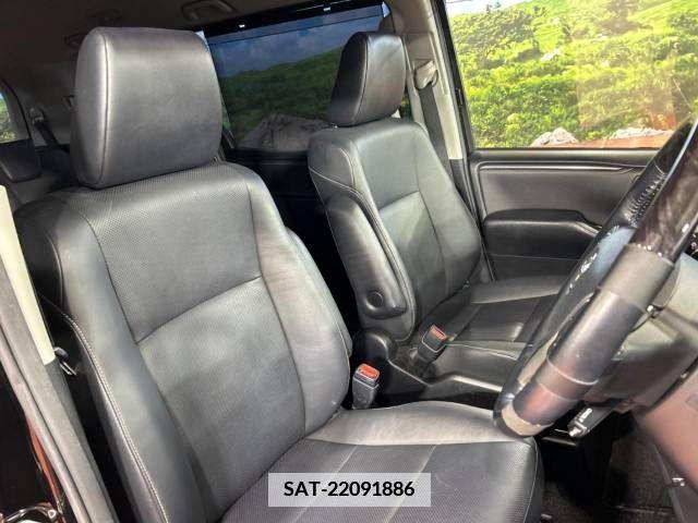 Toyota ESQUIRE 2015-06 375329-7