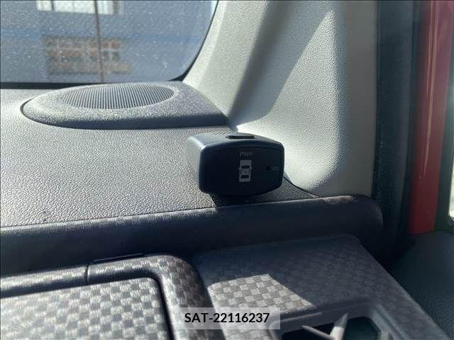 Toyota PORTE 2013-07 281609-12