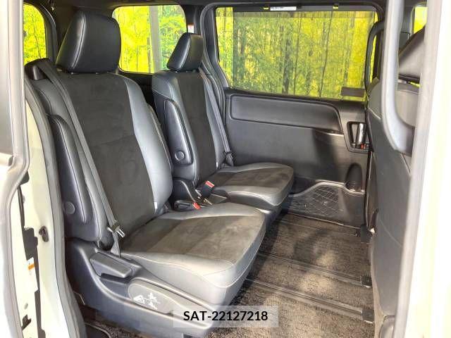 Toyota NOAH 2019-12 321658-10