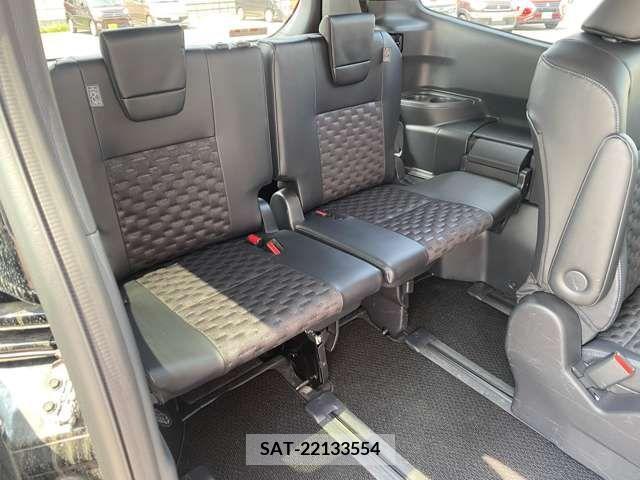 Toyota VOXY 2023-10 378183-7