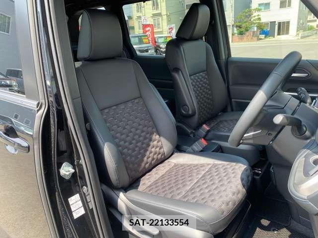 Toyota VOXY 2023-10 378183-5