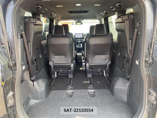 Toyota VOXY 2023-10 378183-9