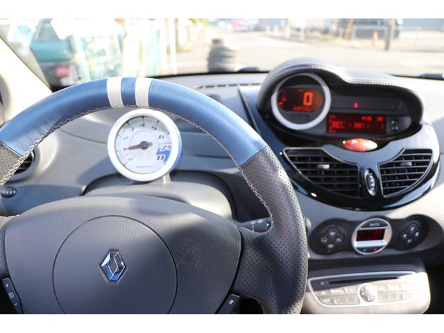Renault TWINGO 2011-08 15930-3