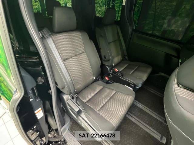 Toyota VOXY 2018-01 289066-9