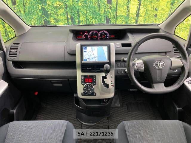 Toyota NOAH 2013-02 321354-1