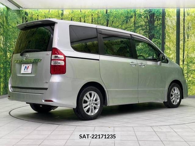 Toyota NOAH 2013-02 321354-17