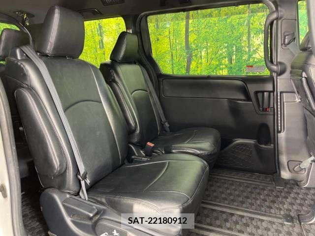 Toyota VOXY 2017-10 347265-9