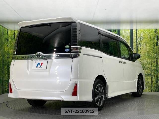Toyota VOXY 2017-10 347265-18