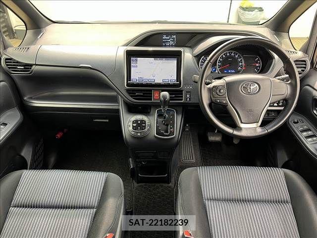 Toyota VOXY 2014-12 331324-1