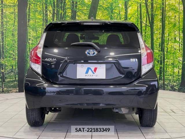 Toyota AQUA 2016-02 337427-15