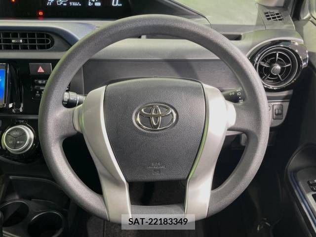 Toyota AQUA 2016-02 337427-11