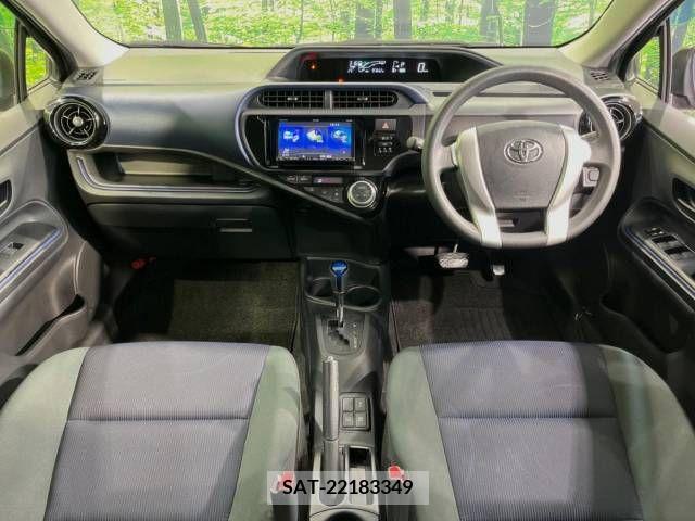 Toyota AQUA 2016-02 337427-1