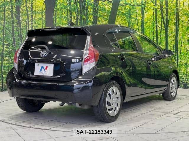 Toyota AQUA 2016-02 337427-17