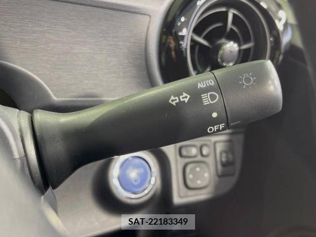 Toyota AQUA 2016-02 337427-7