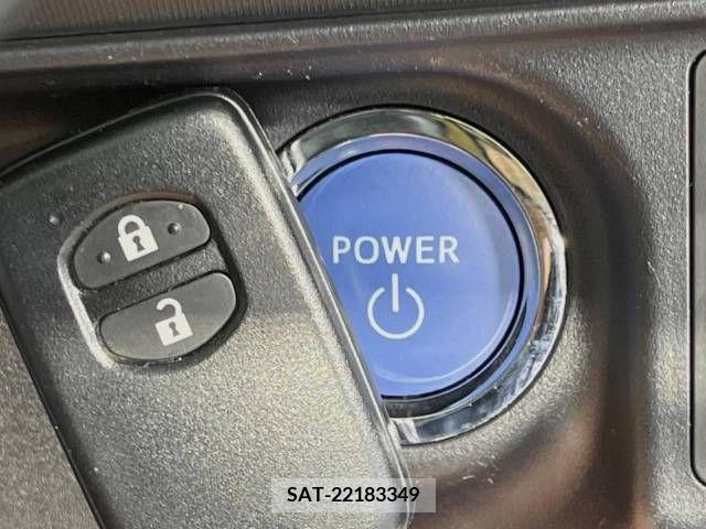 Toyota AQUA 2016-02 337427-6