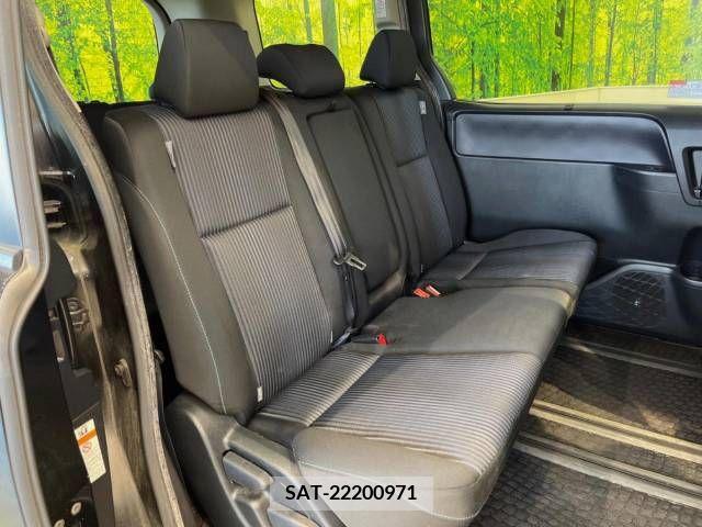 Toyota VOXY 2016-06 289214-8