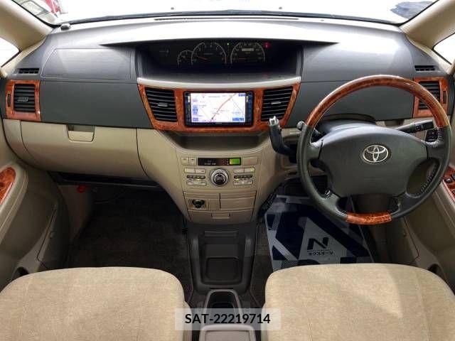 Toyota NOAH 2005-12 279552-1
