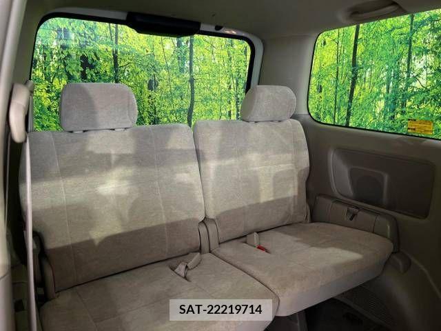 Toyota NOAH 2005-12 279552-10