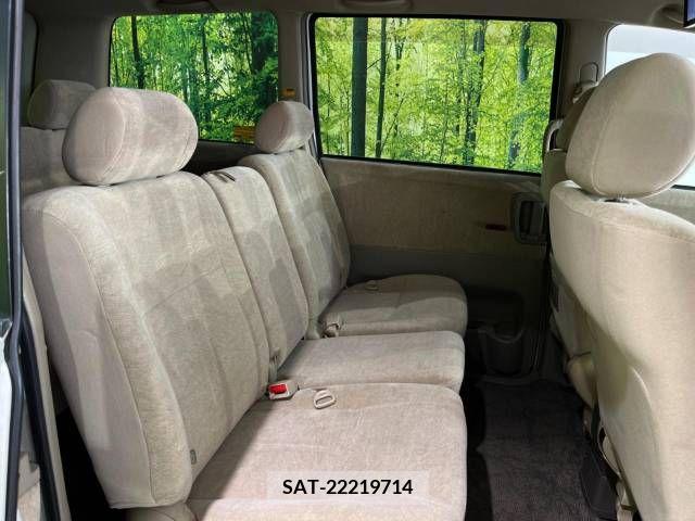 Toyota NOAH 2005-12 279552-9