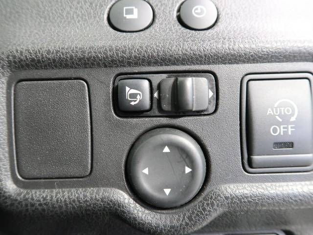 Nissan NOTE 2013-02 9172-6
