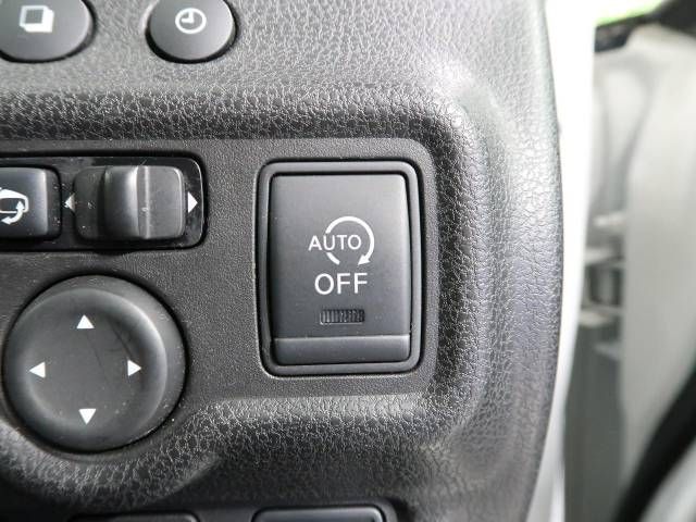 Nissan NOTE 2013-02 9172-5