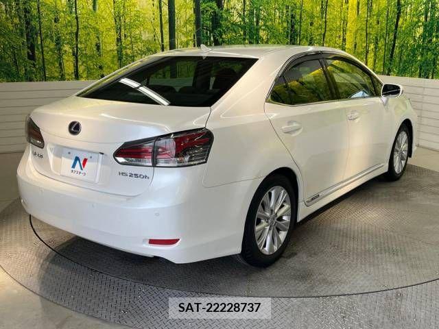 Lexus HS 2015-05 241584-17