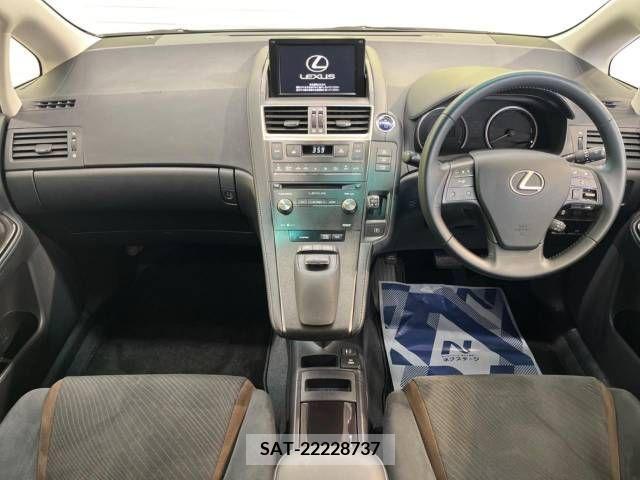 Lexus HS 2015-05 241584-1