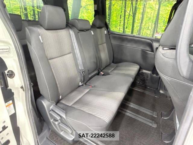 Toyota VOXY 2017-11 342208-9
