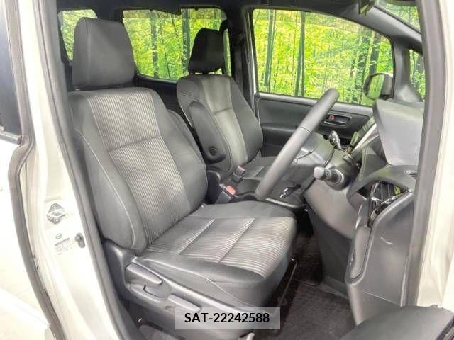 Toyota VOXY 2017-11 342208-8