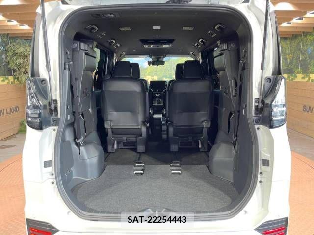 Toyota VOXY 2022-03 340308-13
