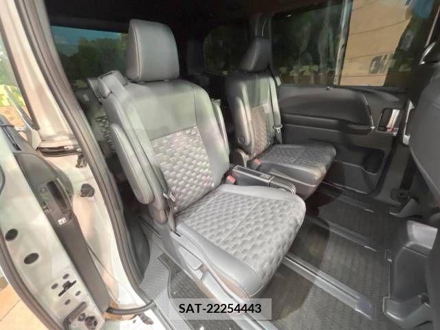 Toyota VOXY 2022-03 340308-11
