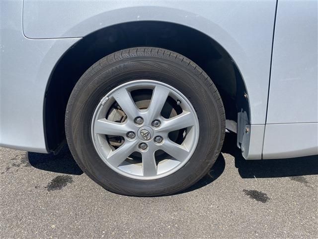 Toyota NOAH 2012-02 27748-9