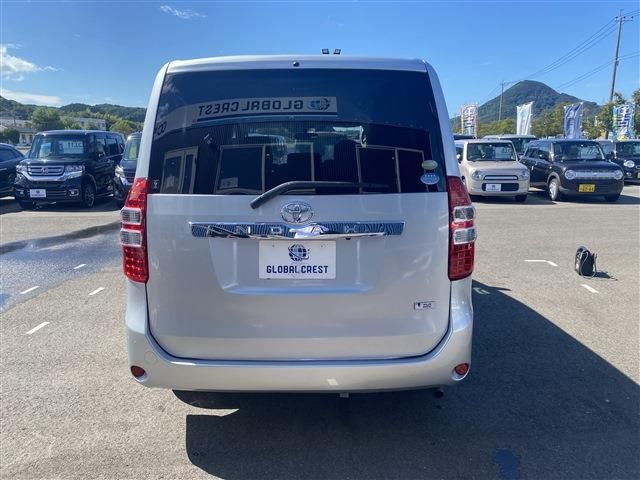 Toyota NOAH 2012-02 27748-12