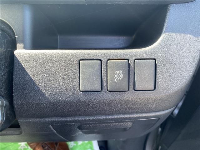 Toyota NOAH 2012-02 27748-22
