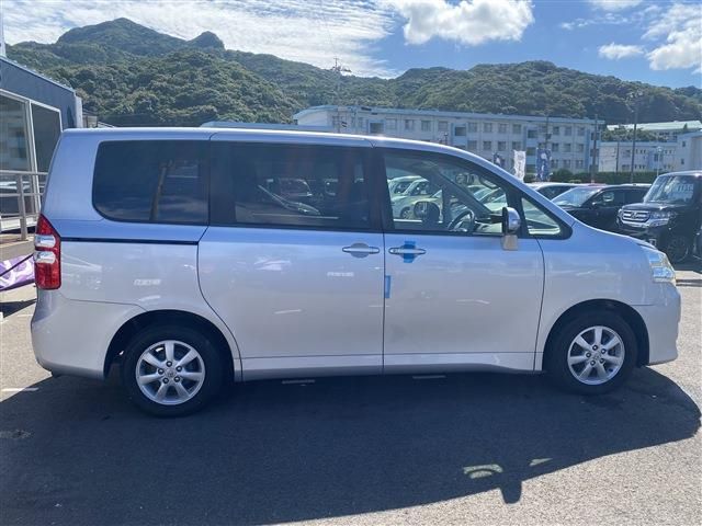 Toyota NOAH 2012-02 27748-11