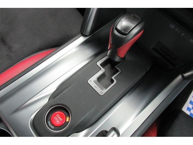 Nissan GT-R 2008-06 10991-17