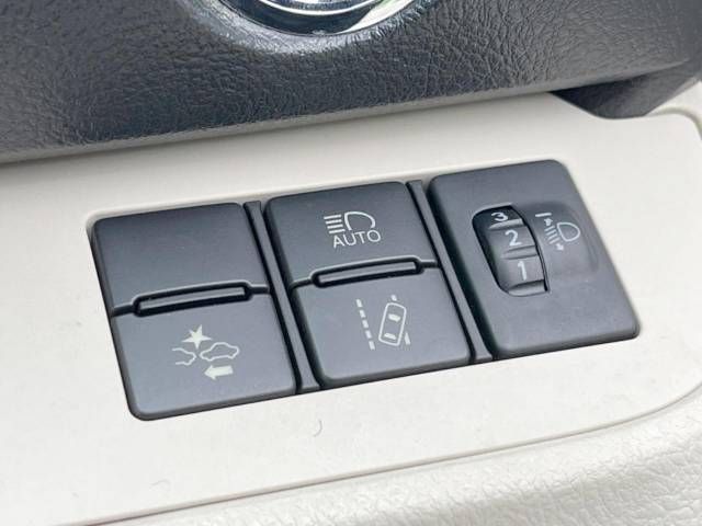 Toyota SIENTA 2017-05 193599-7