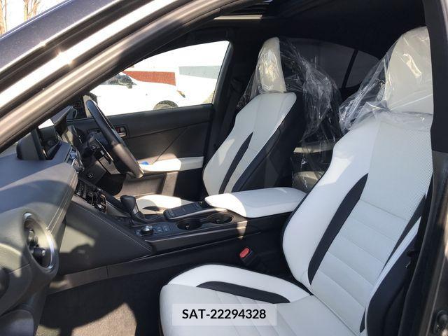 Lexus IS 2022-07 388129-27