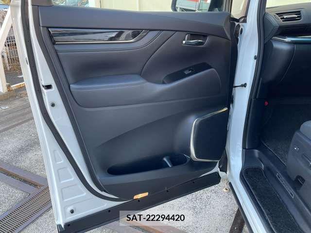 Toyota ALPHARD 2021-10 215924-17