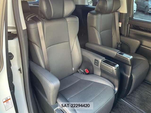 Toyota ALPHARD 2021-10 215924-15