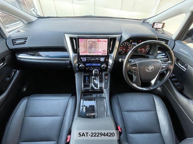 Toyota ALPHARD 2021-10 215924-22